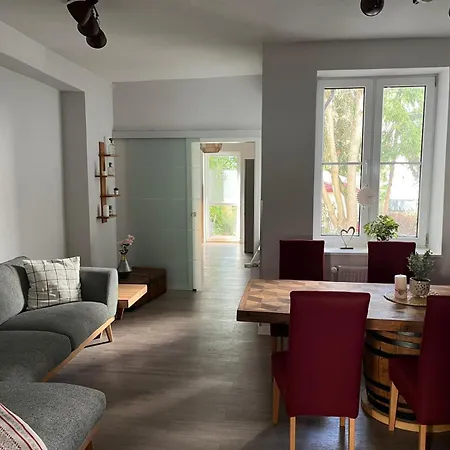 Schmuckstueck Im Herzen Rostocks Mit Gruener Oase Exterior photo